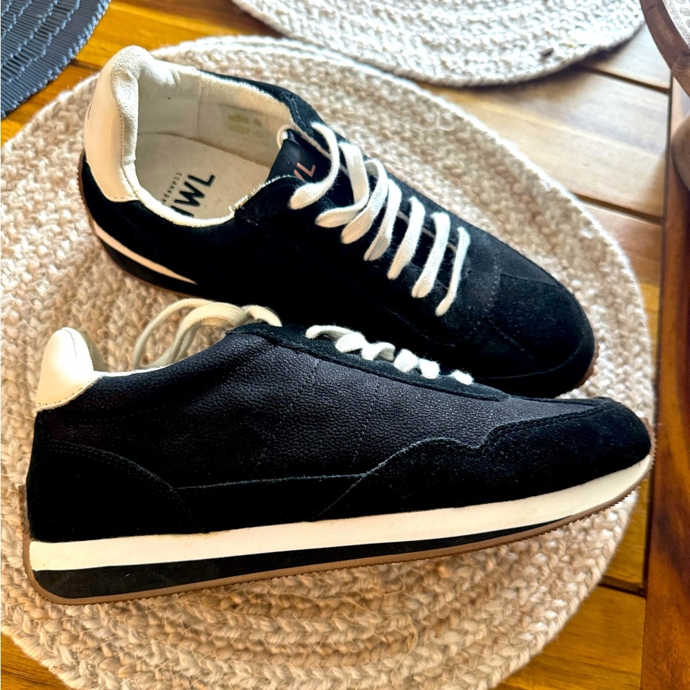 Women’s black and white Madewell retro sneakers